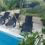 Boko Pensión Pinezići